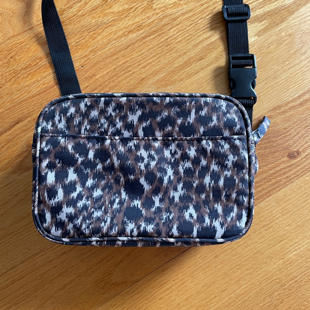 Old Navy Fanny Pack/Crossbody/Sling bag